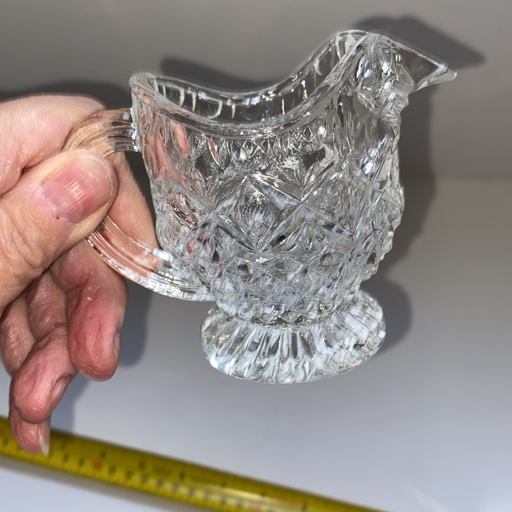 Brilliant vintage cut clear glass cream , and lidded sugar. - Picture 5 of 11